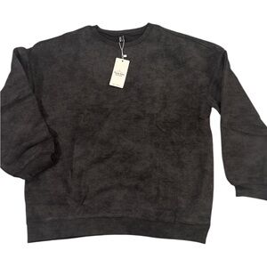 Trendy Queen fleece pullover. (048)
